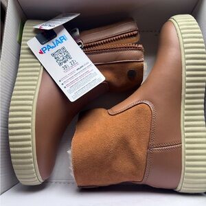 Thermal waterproof winter boots by Pajar